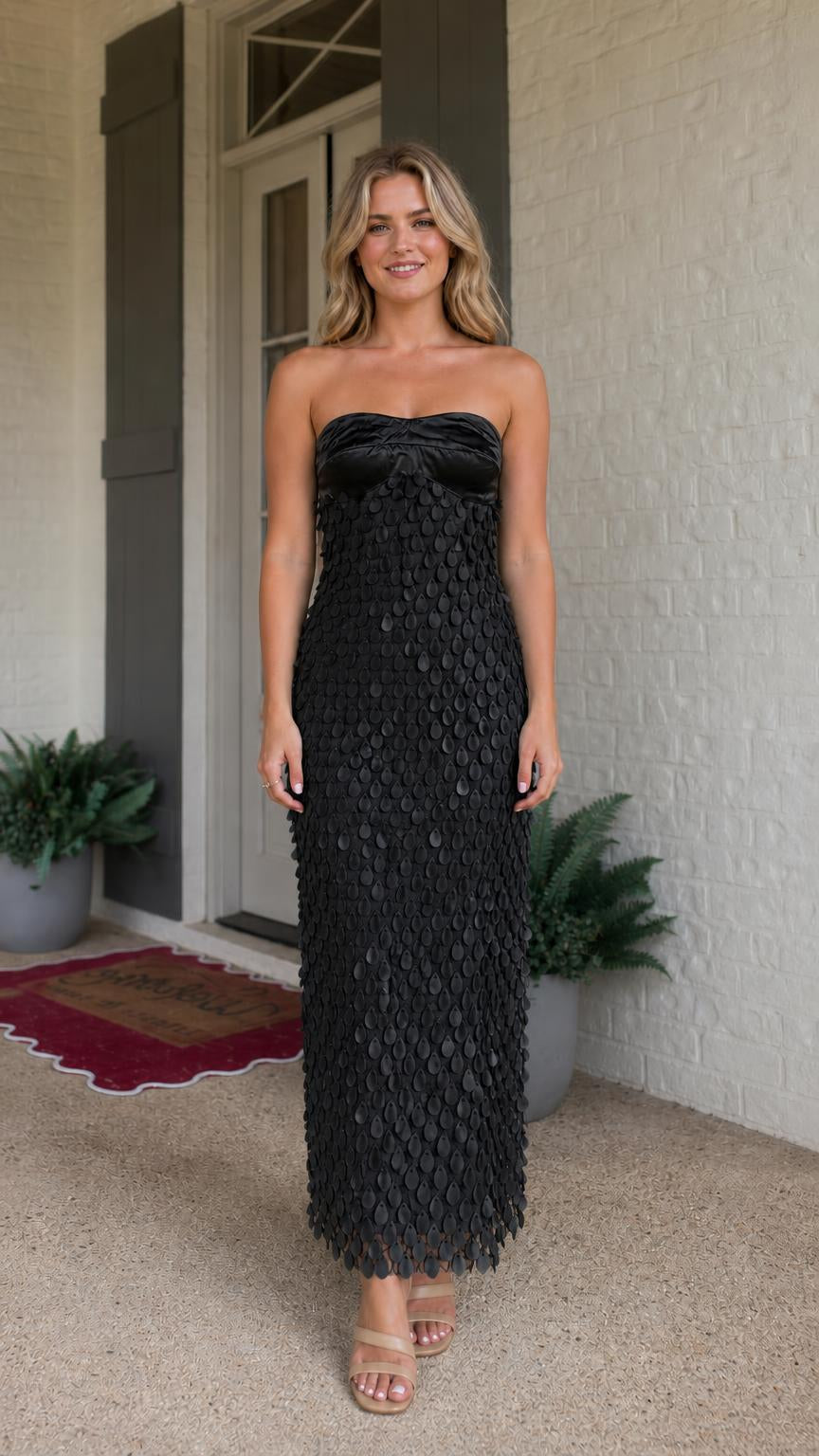 Full length view in black color variant