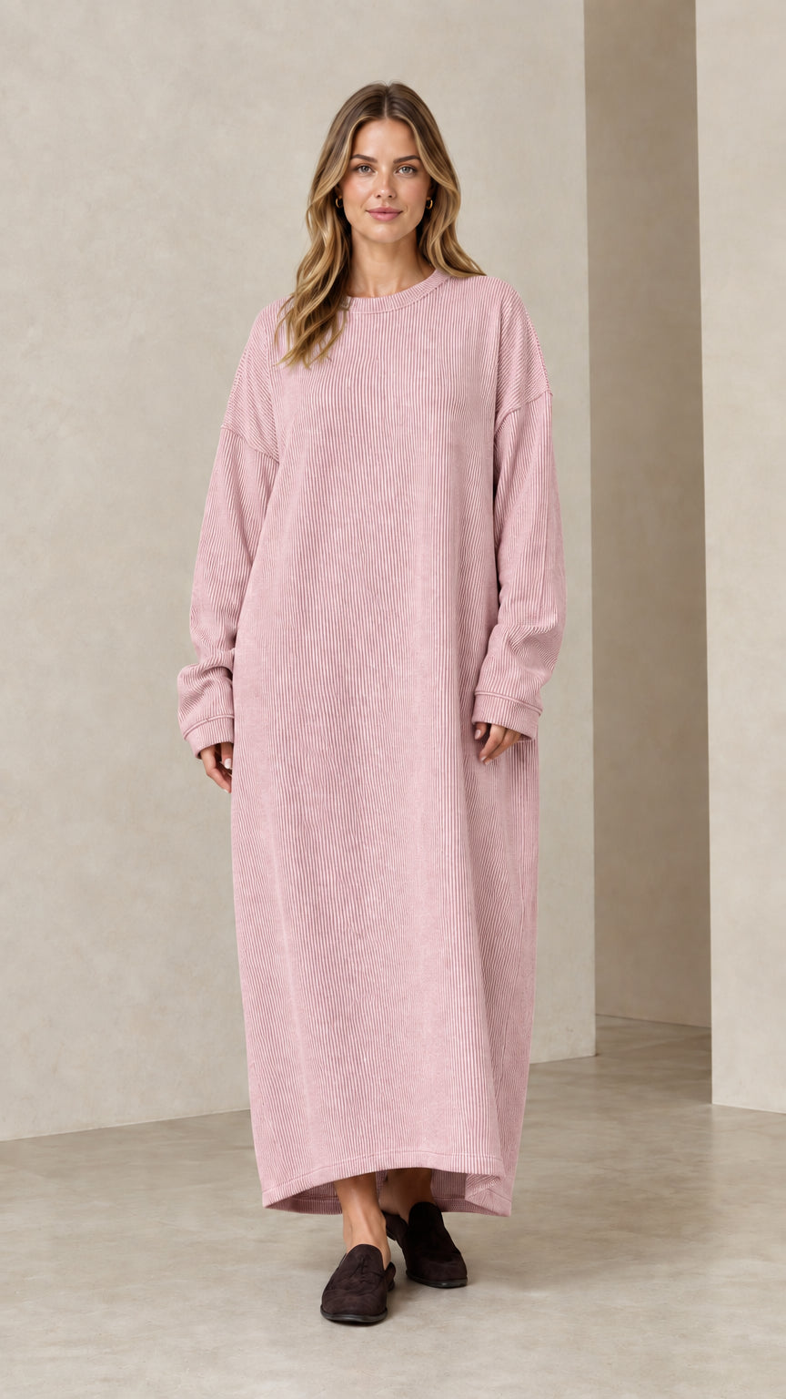 Woman wearing dusty pink ribbed knit oversized long sleeve maxi dress